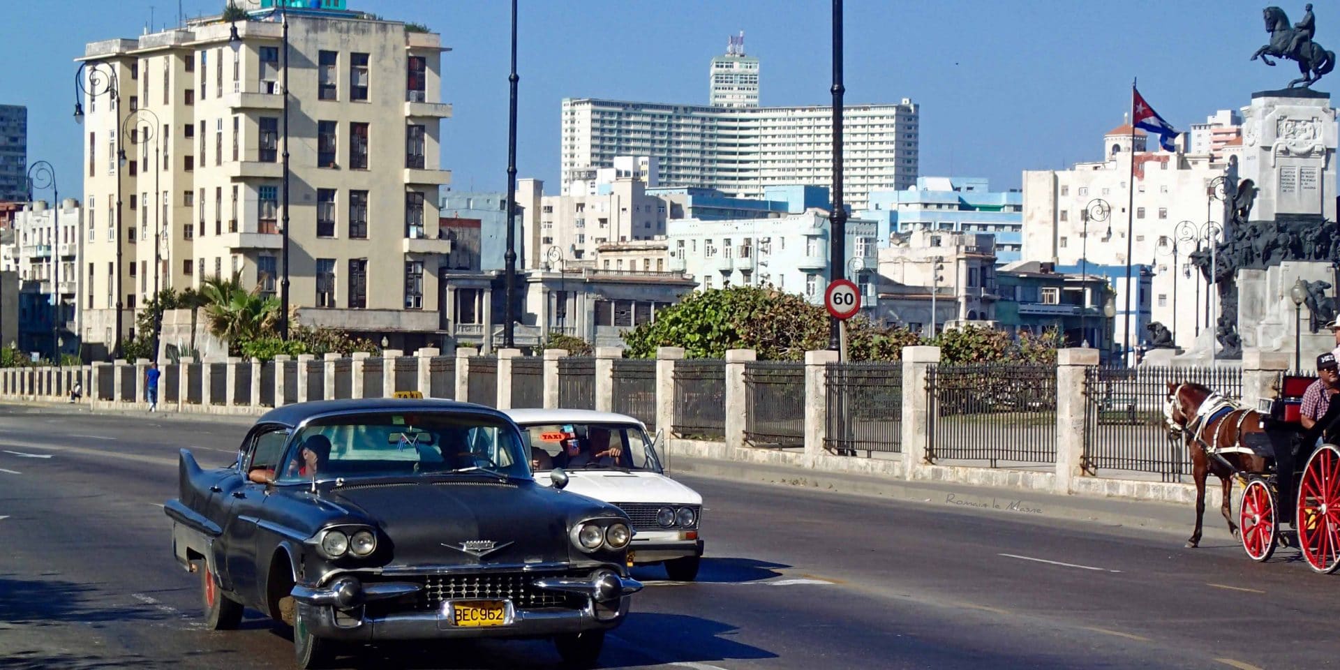 Conduciendo en el Malecón - Havana