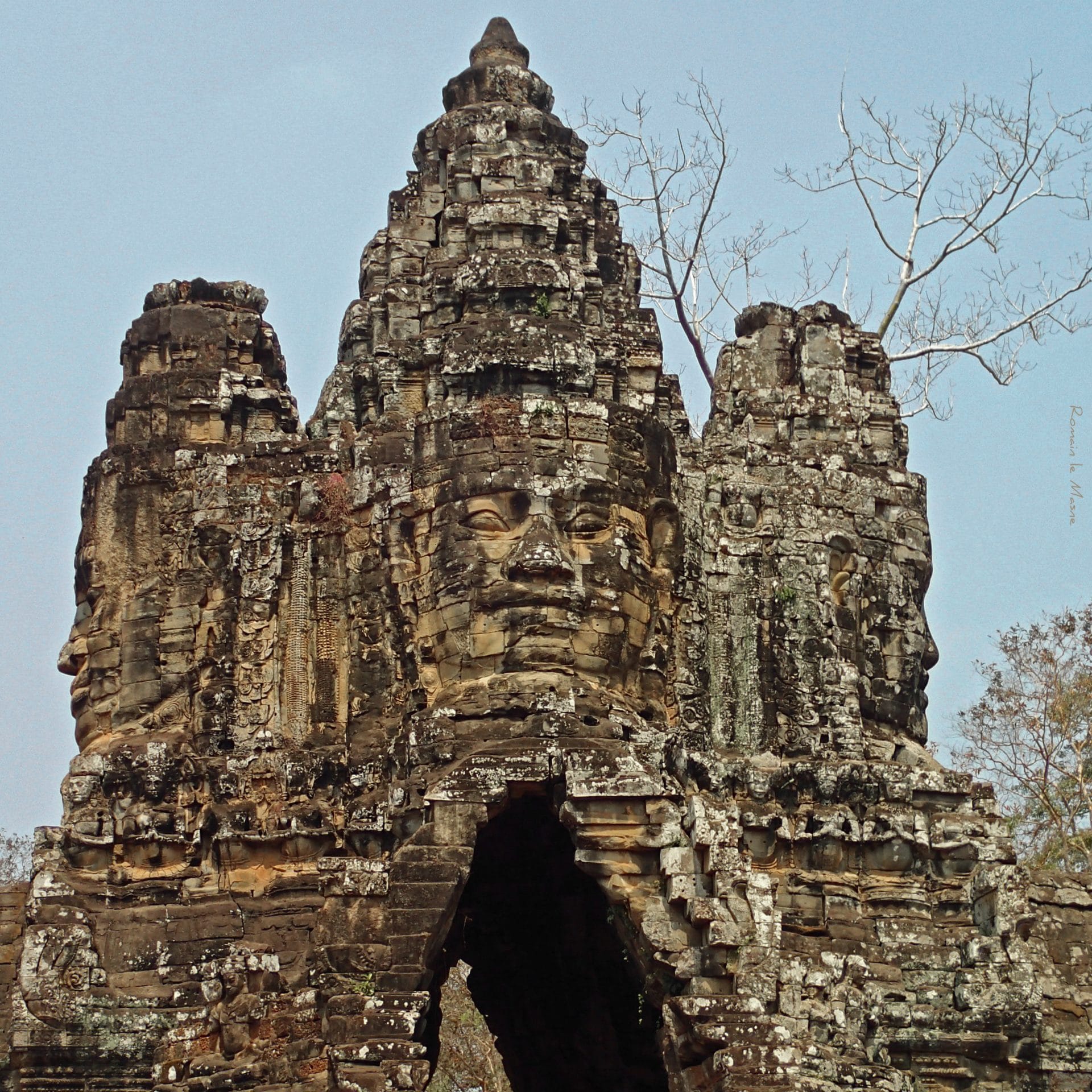La porte Nord - Angkor Thom - Cambodge, statue-aux-trois-visages