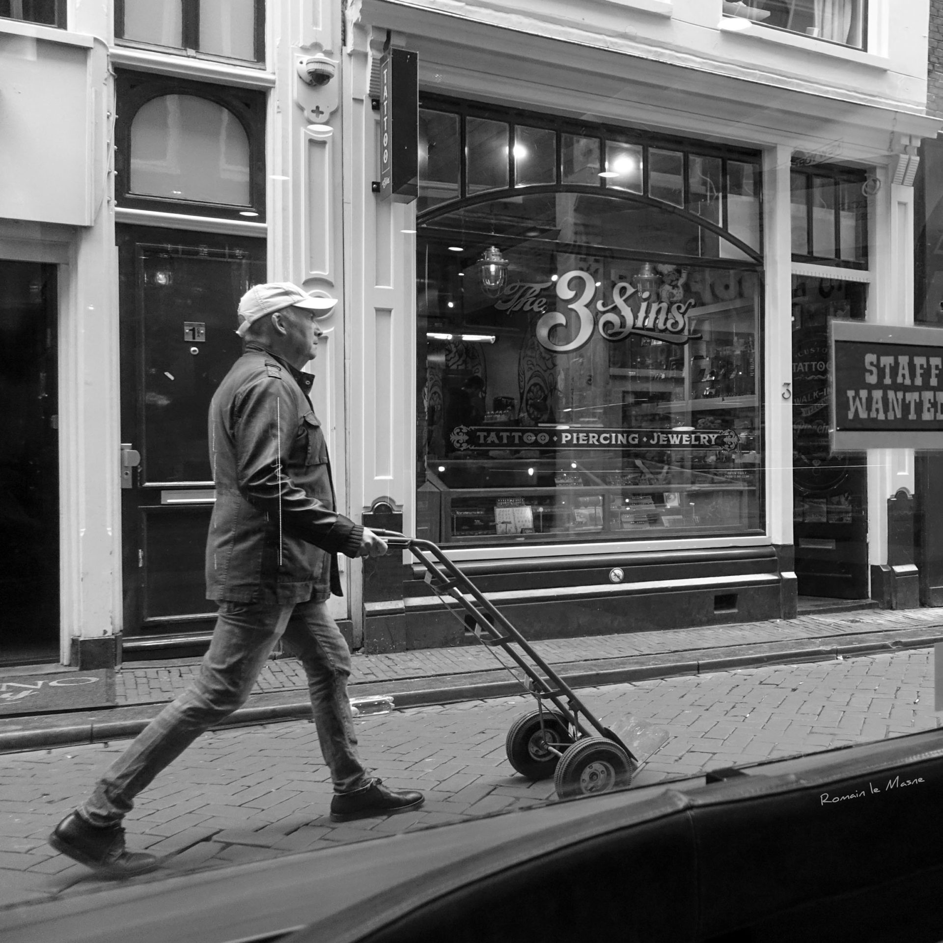 Man at work - Amsterdam - Apr17 (1x1)