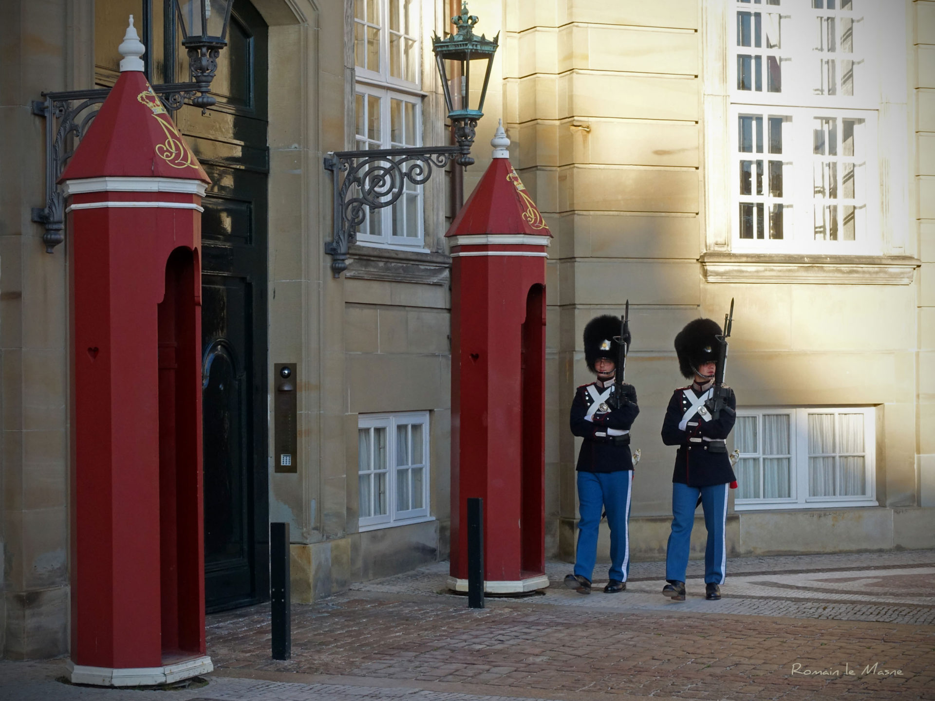 Royal Guard in Amalienborg 2 - Copenhagen